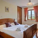 Rustic Catarina With Pool In Tinjan Villa *