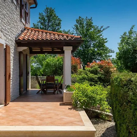 Villa Rustic Catarina With Pool In Tinjan Kringa