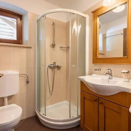 Rustic Catarina With Pool In Tinjan Kringa