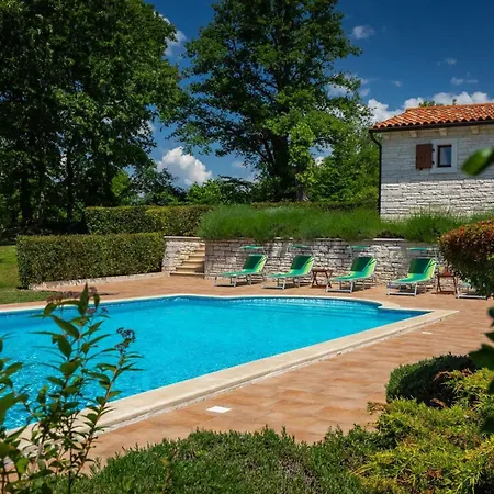 Villa Rustic Catarina With Pool In Tinjan