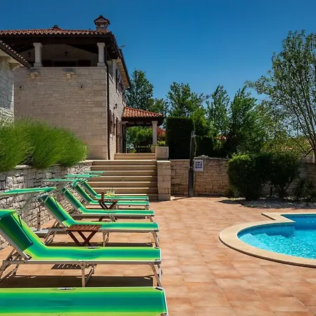 Villa Rustic Catarina With Pool In Tinjan *