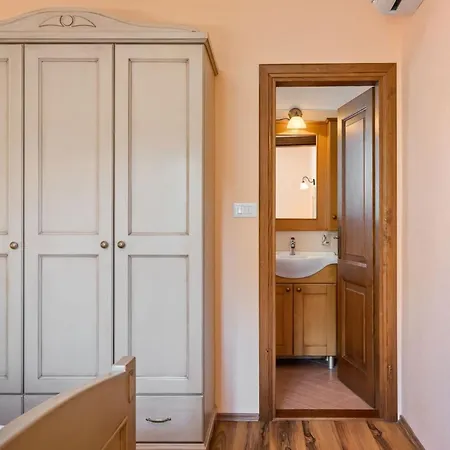 Rustic Catarina With Pool In Tinjan Kringa