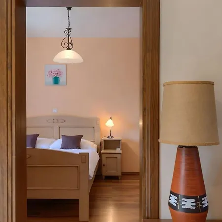 Rustic Catarina With Pool In Tinjan *