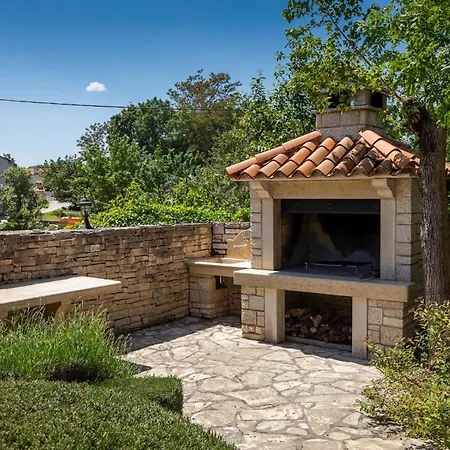 Rustic Catarina With Pool In Tinjan Kringa