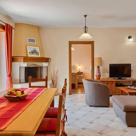 Rustic Catarina With Pool In Tinjan Villa Kringa