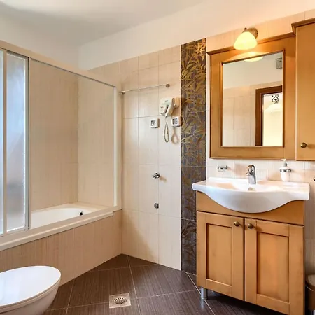 Rustic Catarina With Pool In Tinjan Kringa