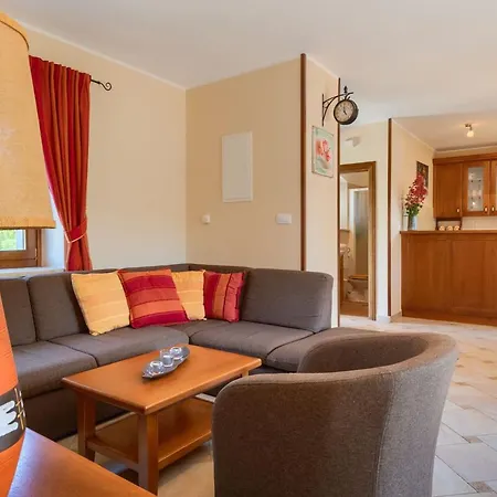 Rustic Catarina With Pool In Tinjan Villa