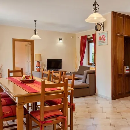 Villa Rustic Catarina With Pool In Tinjan