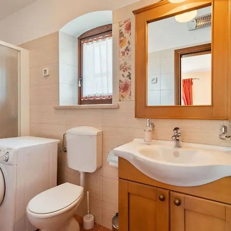 Rustic Catarina With Pool In Tinjan Villa *