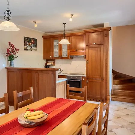 Villa Rustic Catarina With Pool In Tinjan *