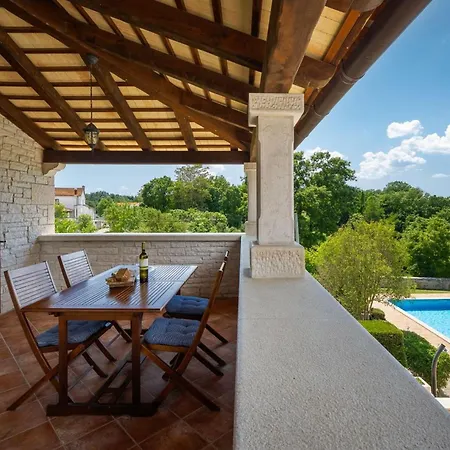 Villa Rustic Catarina With Pool In Tinjan *