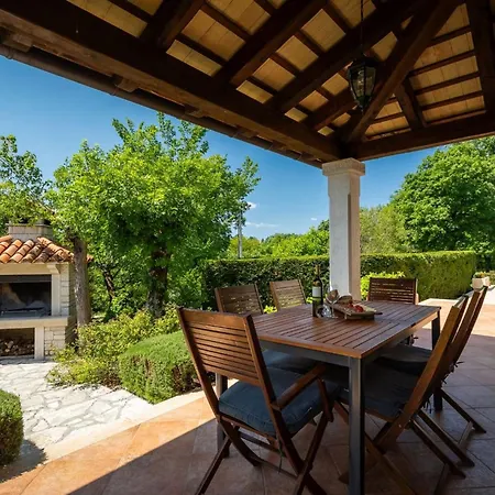 Villa Rustic Catarina With Pool In Tinjan Kringa
