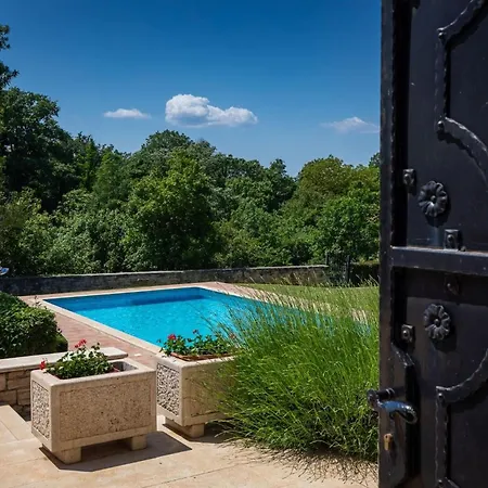 Villa Rustic Catarina With Pool In Tinjan