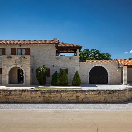 Vila Rustic Catarina With Pool In Tinjan Kringa
