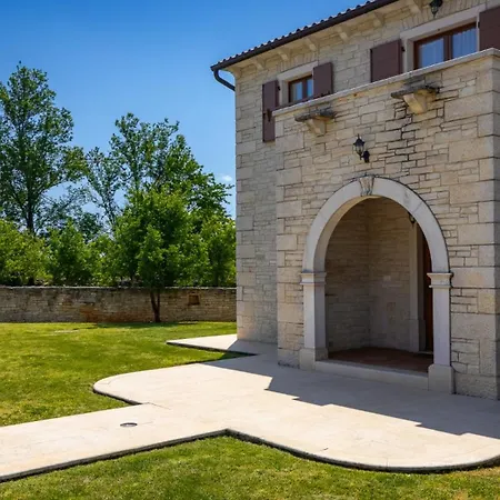 Rustic Catarina With Pool In Tinjan