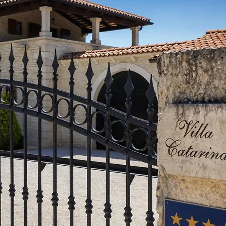 Rustic Catarina With Pool In Tinjan Vila Kringa