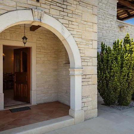 Rustic Catarina With Pool In Tinjan Βίλα *