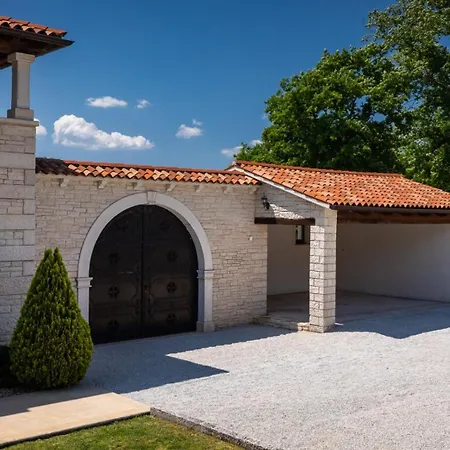 Rustic Catarina With Pool In Tinjan Villa Kringa