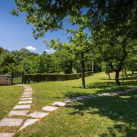 Rustic Catarina With Pool In Tinjan Vila