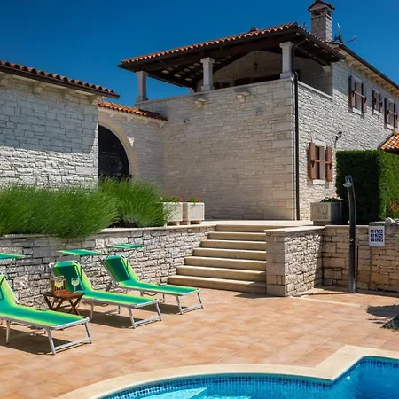 Rustic Catarina With Pool In Tinjan Villa
