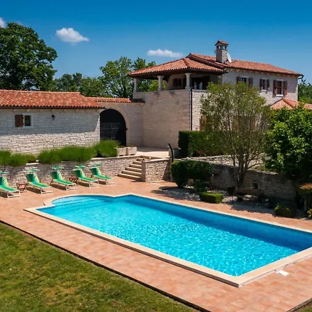 Villa Rustic Catarina With Pool In Tinjan *