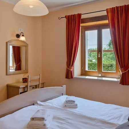 Rustic Catarina With Pool In Tinjan Villa Kringa