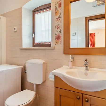 Rustic Catarina With Pool In Tinjan Villa Kringa