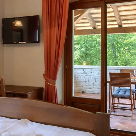 Villa Rustic Catarina With Pool In Tinjan *