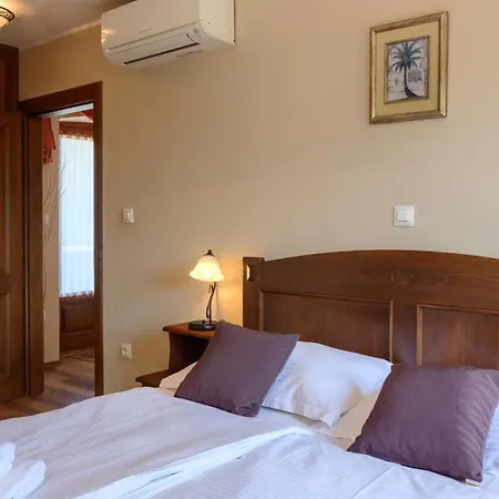 Villa Rustic Catarina With Pool In Tinjan Kringa