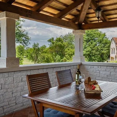 Rustic Catarina With Pool In Tinjan Villa Kringa