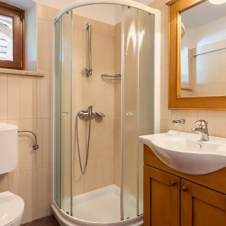 Villa Rustic Catarina With Pool In Tinjan *