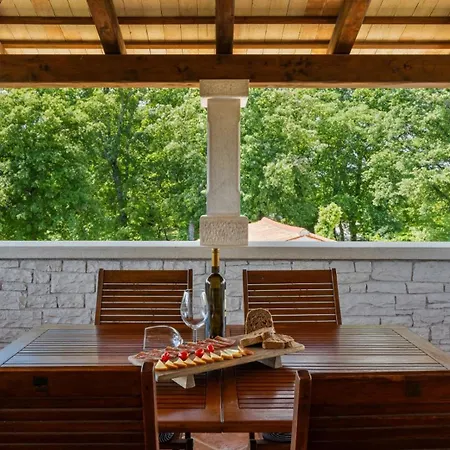 Rustic Catarina With Pool In Tinjan *