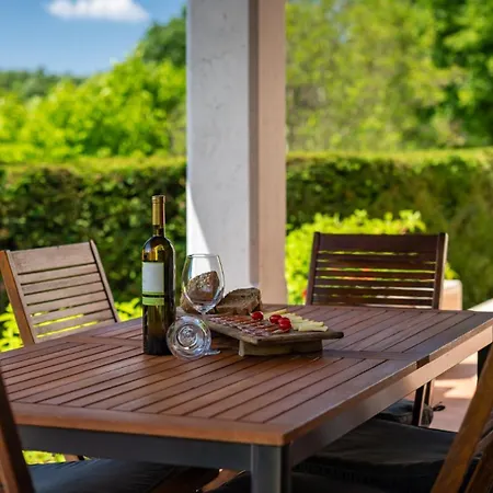 Rustic Catarina With Pool In Tinjan Villa