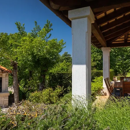 Villa Rustic Catarina With Pool In Tinjan Kringa