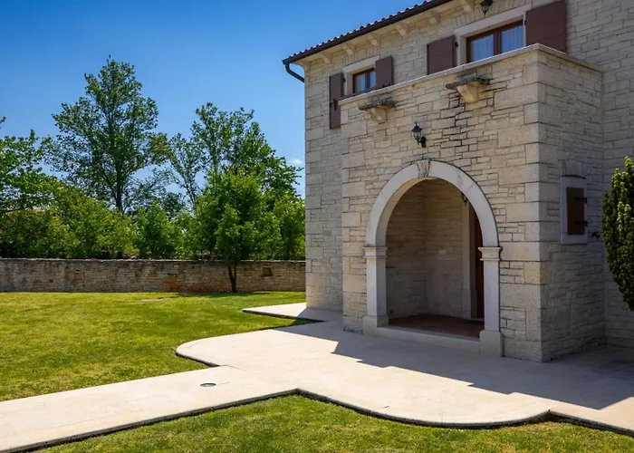 Rustic Catarina With Pool In Tinjan