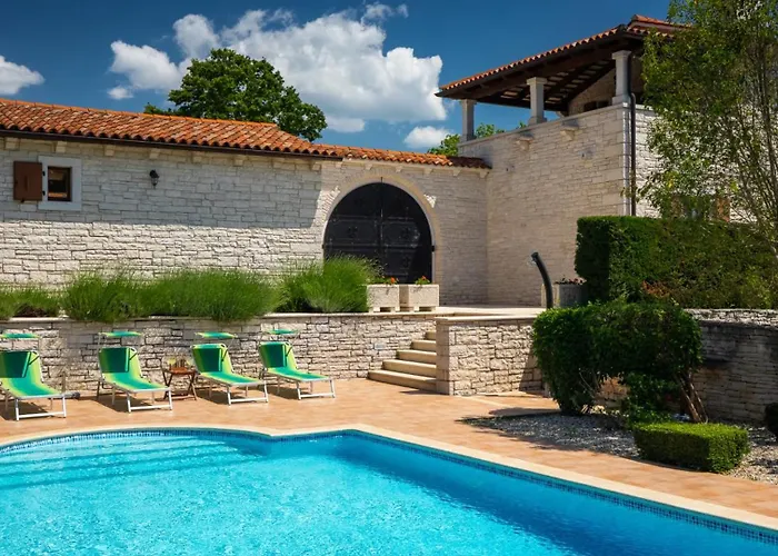 Rustic Catarina With Pool In Tinjan Vila Kringa