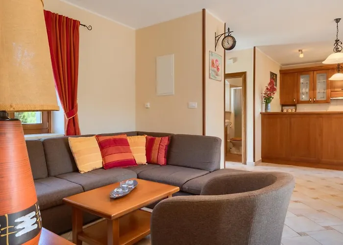 Rustic Catarina With Pool In Tinjan Kringa