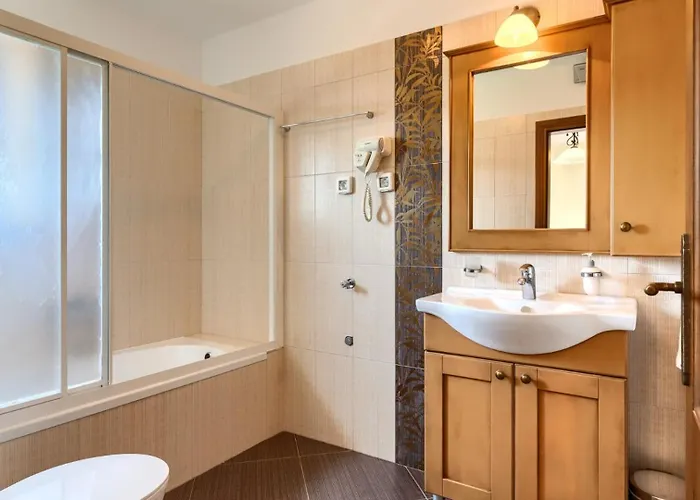 Rustic Catarina With Pool In Tinjan Vila Kringa