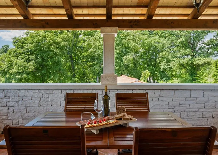 Rustic Catarina With Pool In Tinjan *