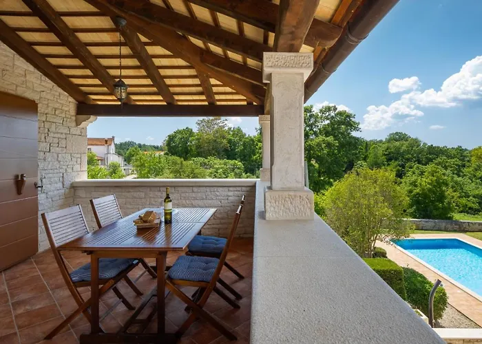 Rustic Catarina With Pool In Tinjan Kringa