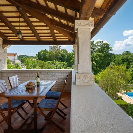 Rustic Catarina With Pool In Tinjan Kringa