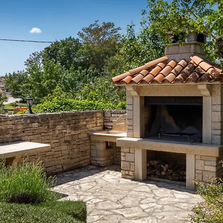 Rustic Catarina With Pool In Tinjan *