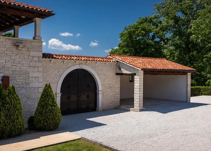 Rustic Catarina With Pool In Tinjan Villa Kringa