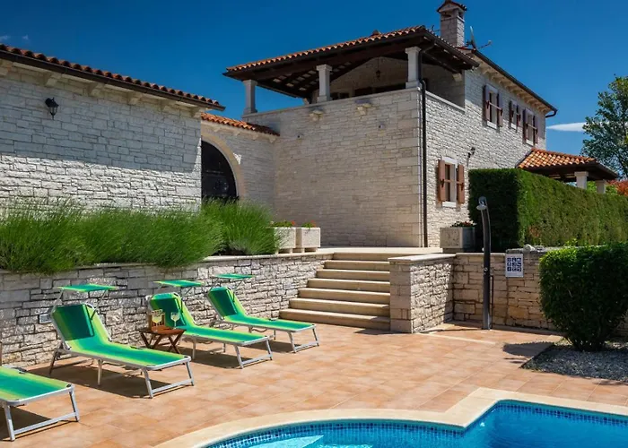 Rustic Catarina With Pool In Tinjan Villa