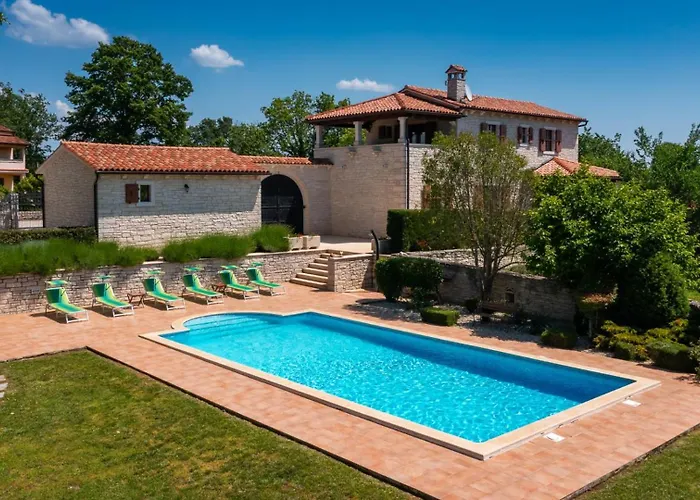 Villa Rustic Catarina With Pool In Tinjan *