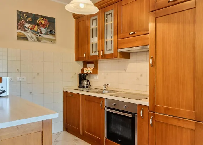 Villa Rustic Catarina With Pool In Tinjan